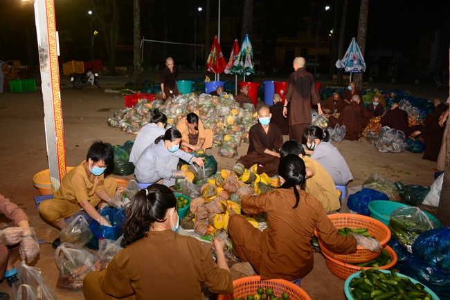 Chùa Hoằng Pháp: Tiếp tục hỗ trợ người dân khó khăn trong đại dịch Covid (đợt 8)